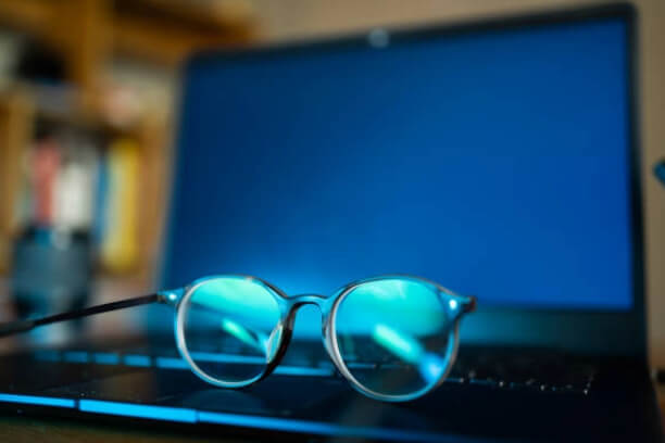 Can blue light glasses protect your vision？ – NextPair